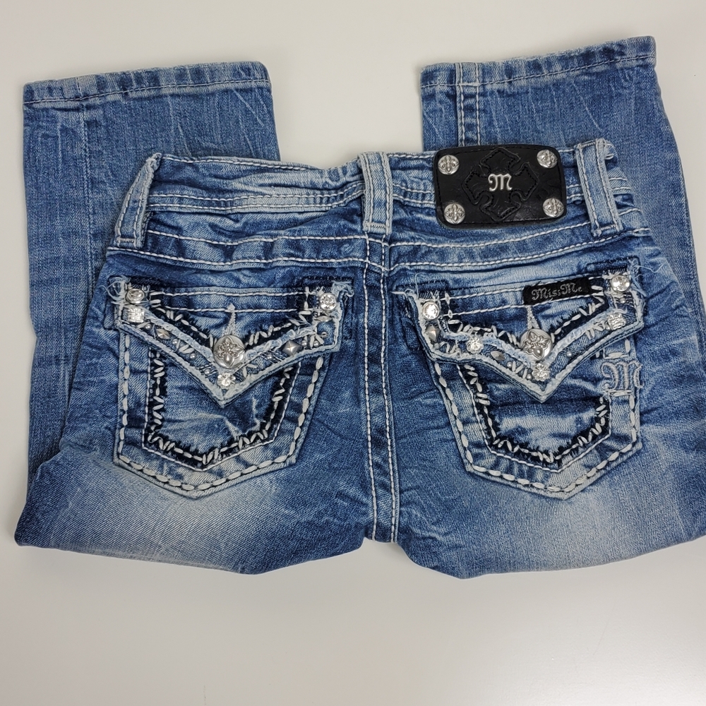 Miss Me rhinestone bling capri jeans size 7